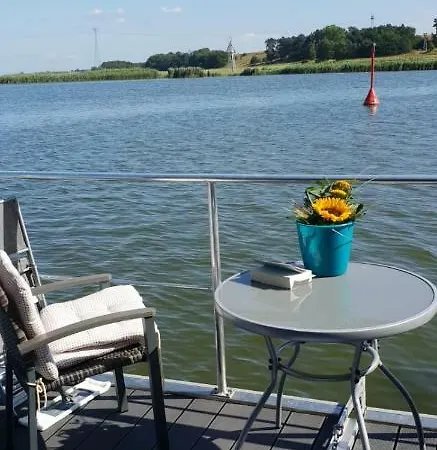 Hausboot Big Blue Botel